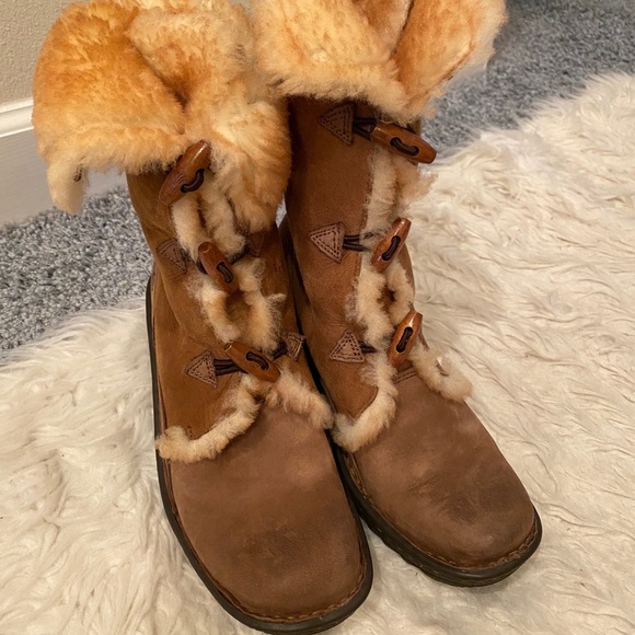 born sheepskin boots